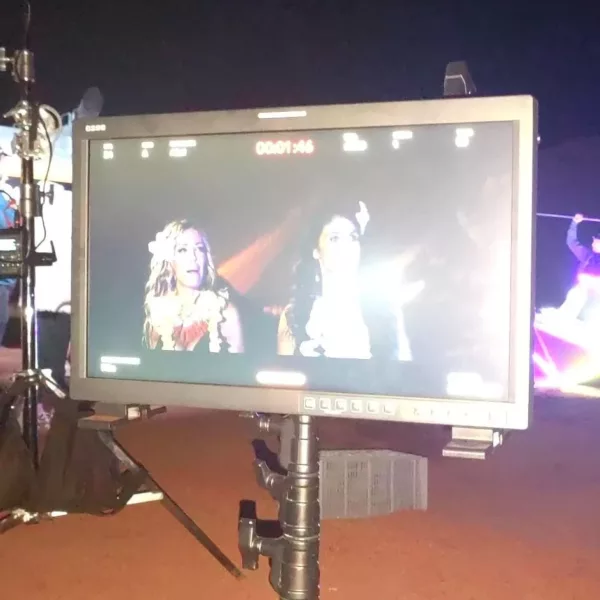Ophélie Winter sur le tournage du court-métrage "Au fond du trou" sur le thème de l'affaire des enfants de la Creuse produit par Wopé prod